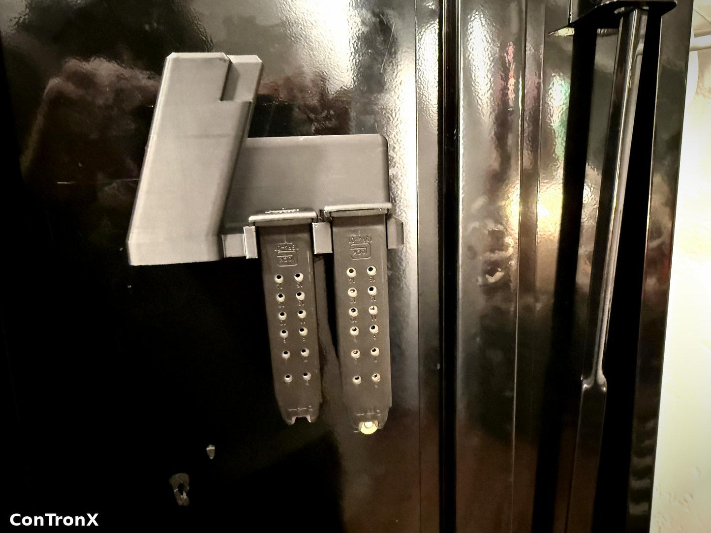 ConTronX Magnetic Magwell Mount for Glocks (Includes Dual Magazine Holder)